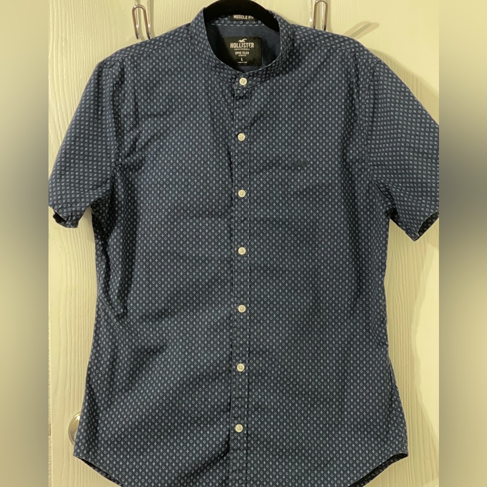 Hollister Muscle fit short sleeve blue dress shirt